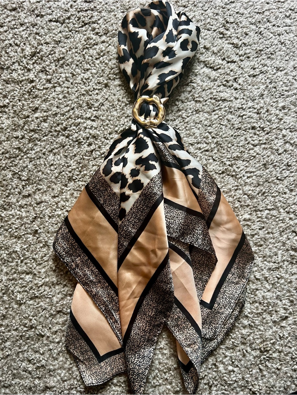 Vince Camuto Leopard & Beige Patterned Scarf with Gold Ring